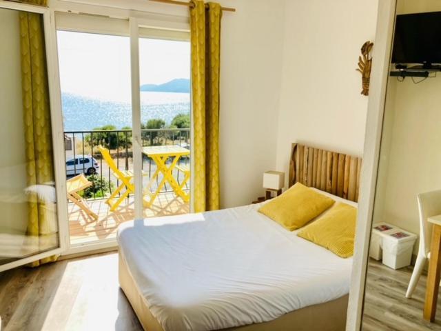 הייר Hotel Almanarre Plage - Hotel Eco-Responsable Face A La Mer מראה חיצוני תמונה